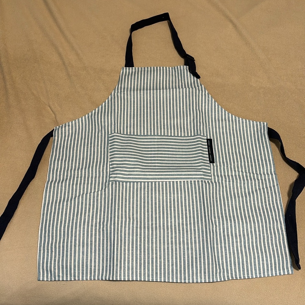 “Laugh Dance Chop” apron. 2 pockets & an adjustable neck strap. Brand new!